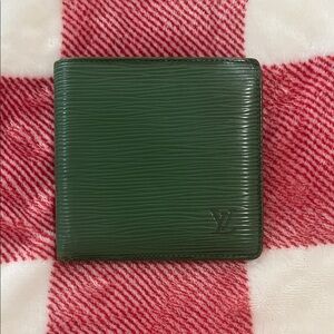 Vintage Louis Vuitton Forest Green EPI Leather Card Holder! with some callouts